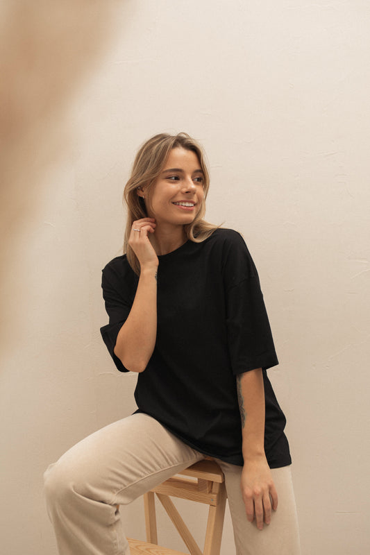 Black oversized t-shirt with crew neck and short sleeve