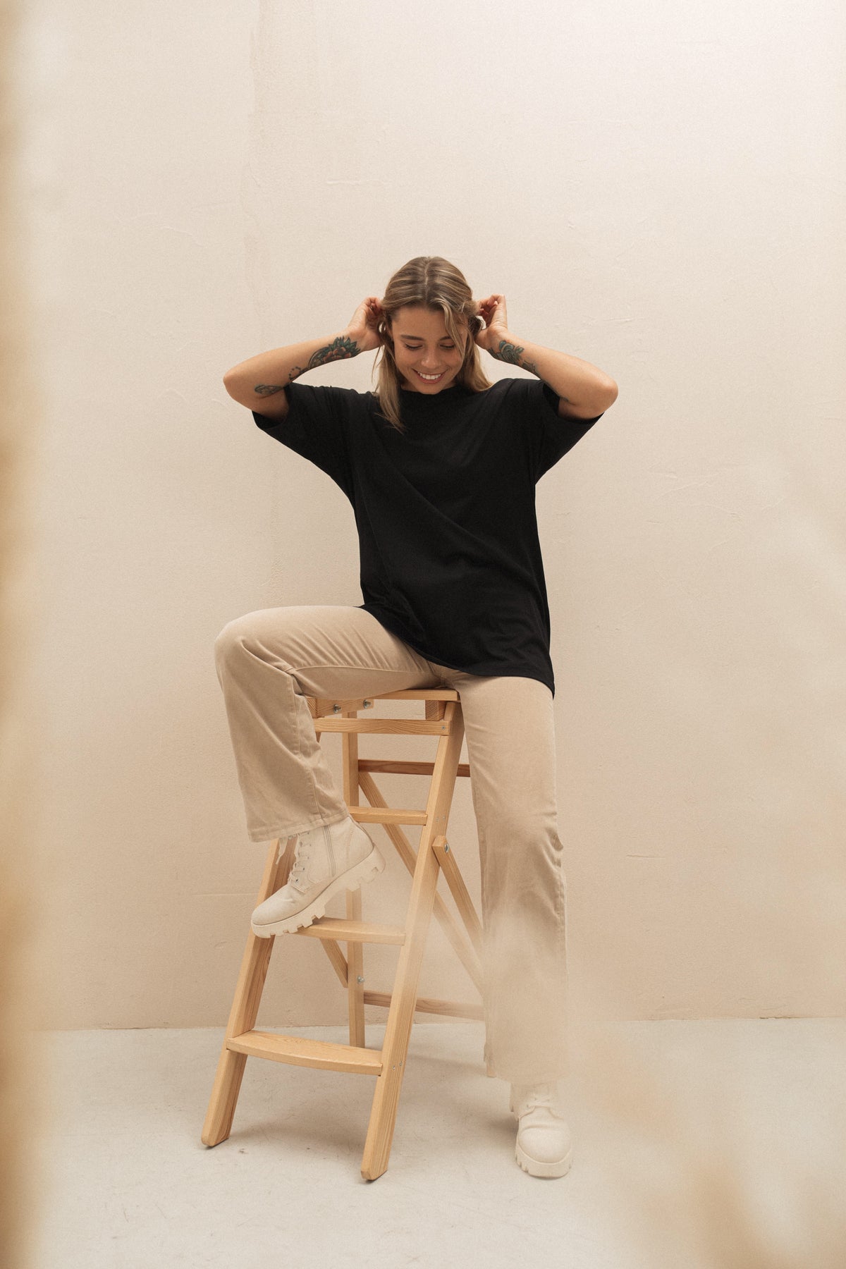 Black oversized t-shirt with crew neck and short sleeve